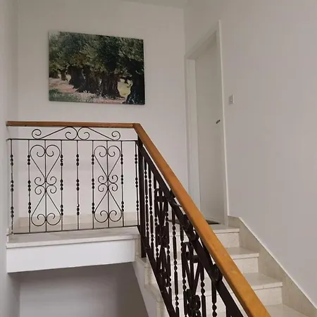 Tomi - With Beautiful View Apartment