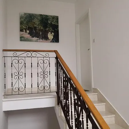 Tomi - With Beautiful View Apartment