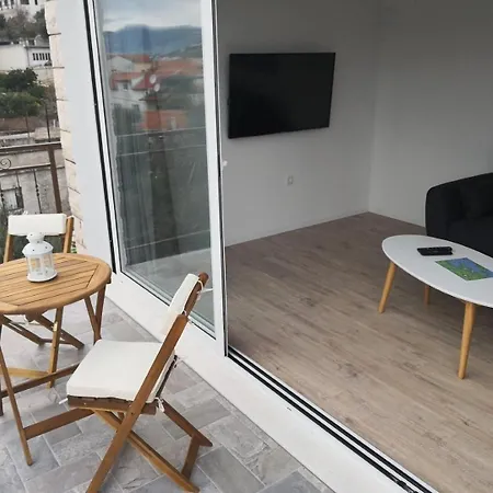 Tomi - With Beautiful View Apartment *