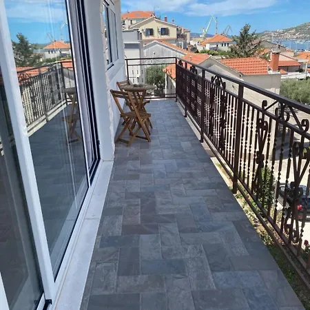 Tomi - With Beautiful View * Trogir