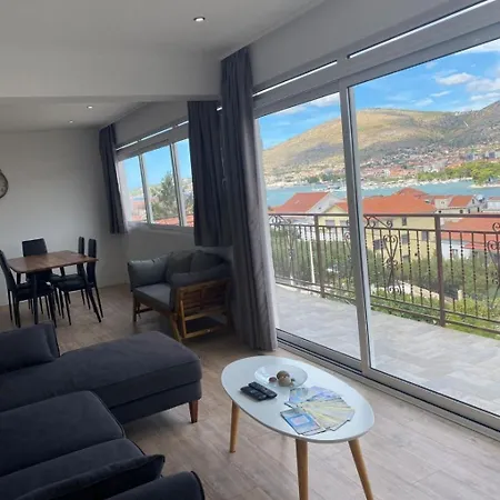 Tomi - With Beautiful View * Trogir