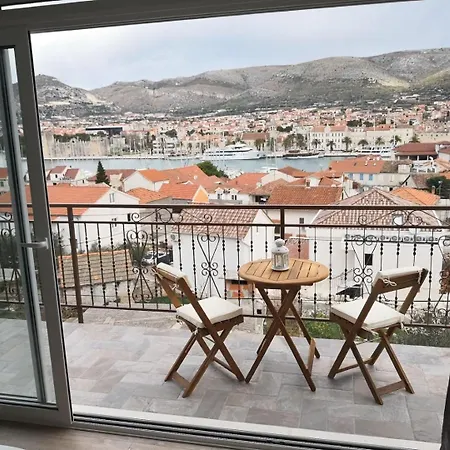 Tomi - With Beautiful View Apartment *